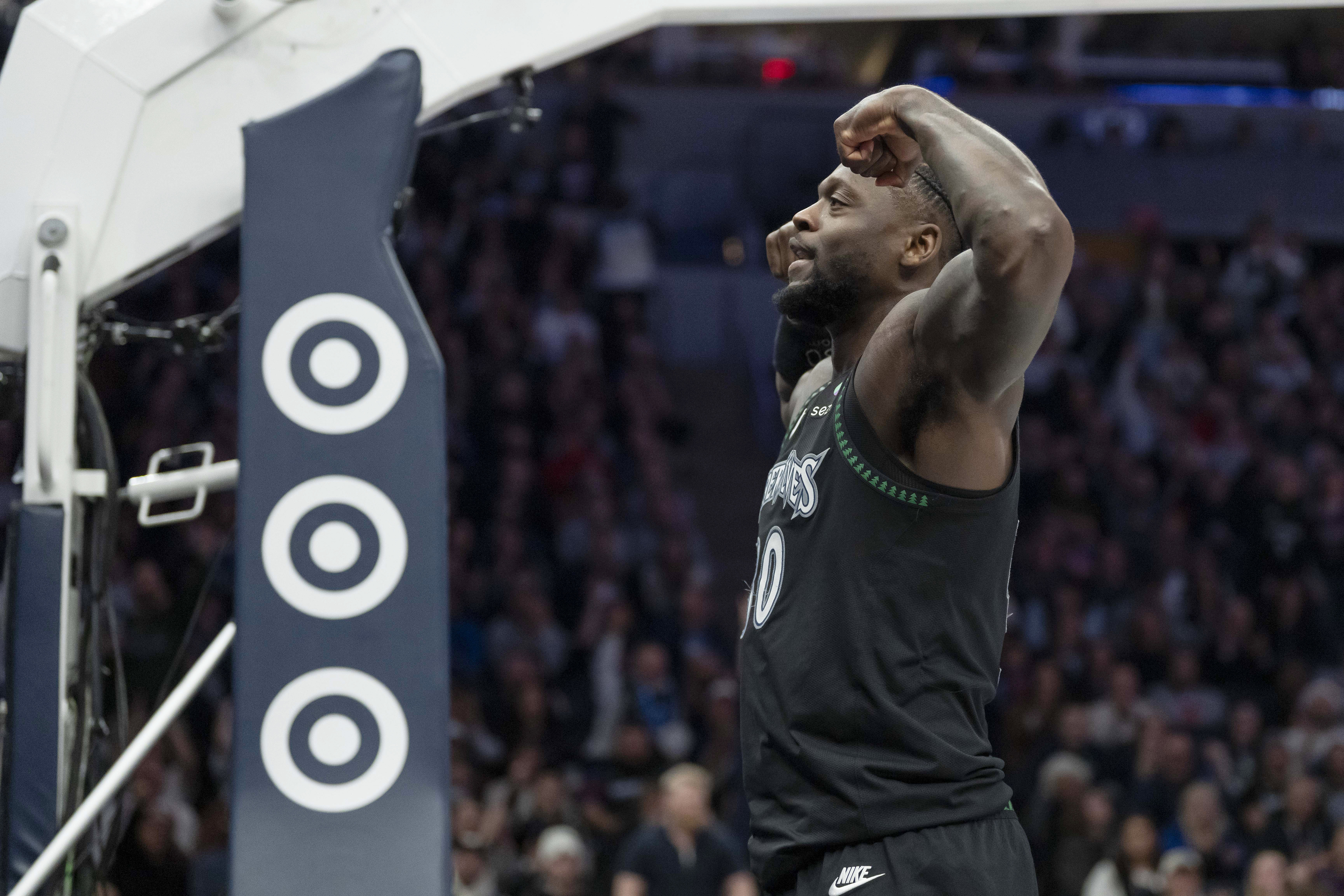 九游体育官方网站-手感热到发烫！森林狼全队三分43投22中 命中率达到51.1%