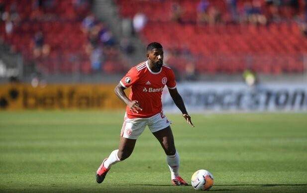 jiuyou-为让后卫上场 巴球迷捐百万 中国何时有这样球迷？